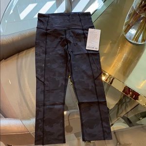 NWT Lululemon Fast and Free HR Crop 19” Size 4